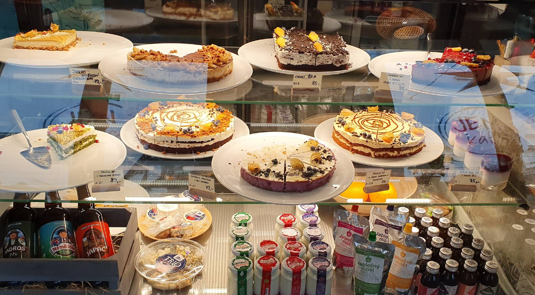 Domácí dorty JEN kafe ve vitríně